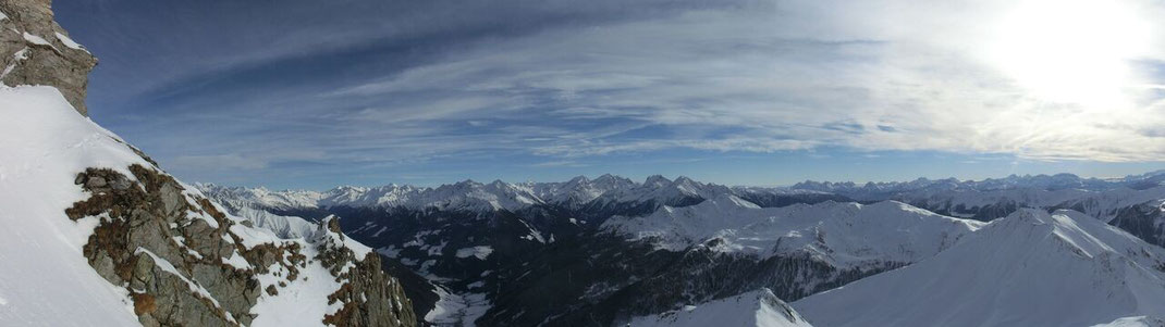 Dieses Panorama erwartet Sie in Ihrem Winterurlaub in den Appartements Großgasteiger in Weißenbach im Ahrntal in der Ferienregion Kronplatz