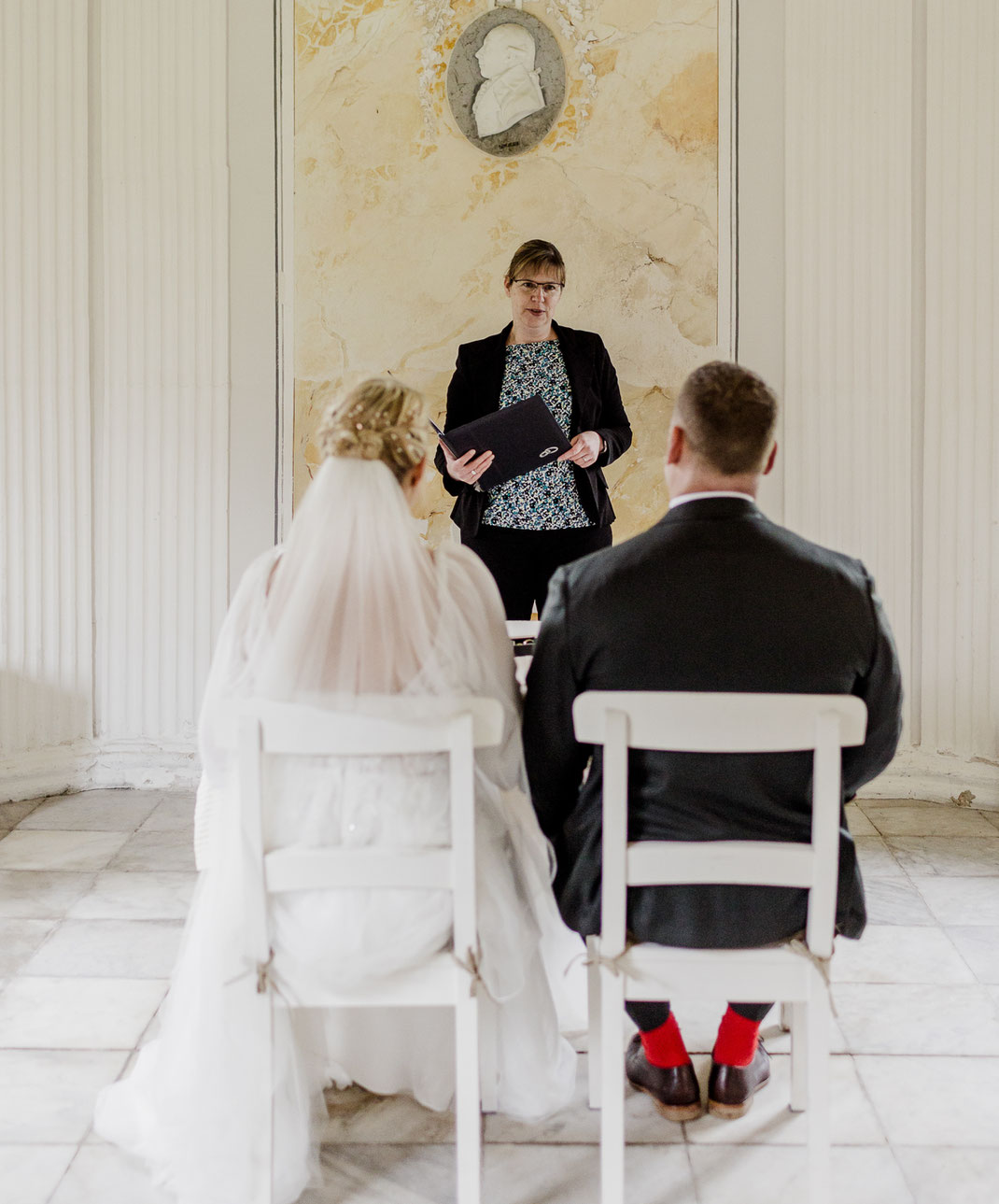 Strandhochzeit, hochzeitostsee, hochzeitnordsee, hochzeitbensersiel, hochzeitheiligenhafen, hochzeitbremen, hochzeitstuhr, hochzeitoldenburg, braut, sabinelangefotografie, brautkleid, heiraten, jever, braut