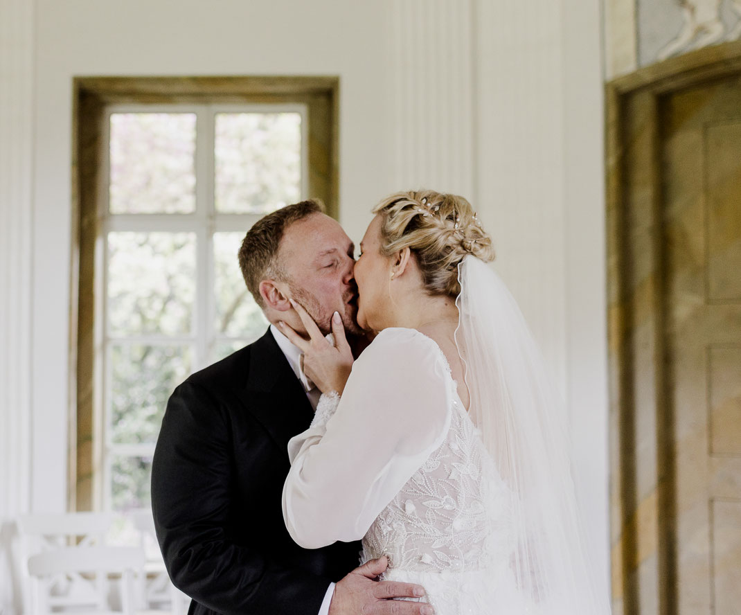 Strandhochzeit, hochzeitostsee, hochzeitnordsee, hochzeitbensersiel, hochzeitheiligenhafen, hochzeitbremen, hochzeitstuhr, hochzeitoldenburg, braut, sabinelangefotografie, brautkleid, heiraten, jever, braut