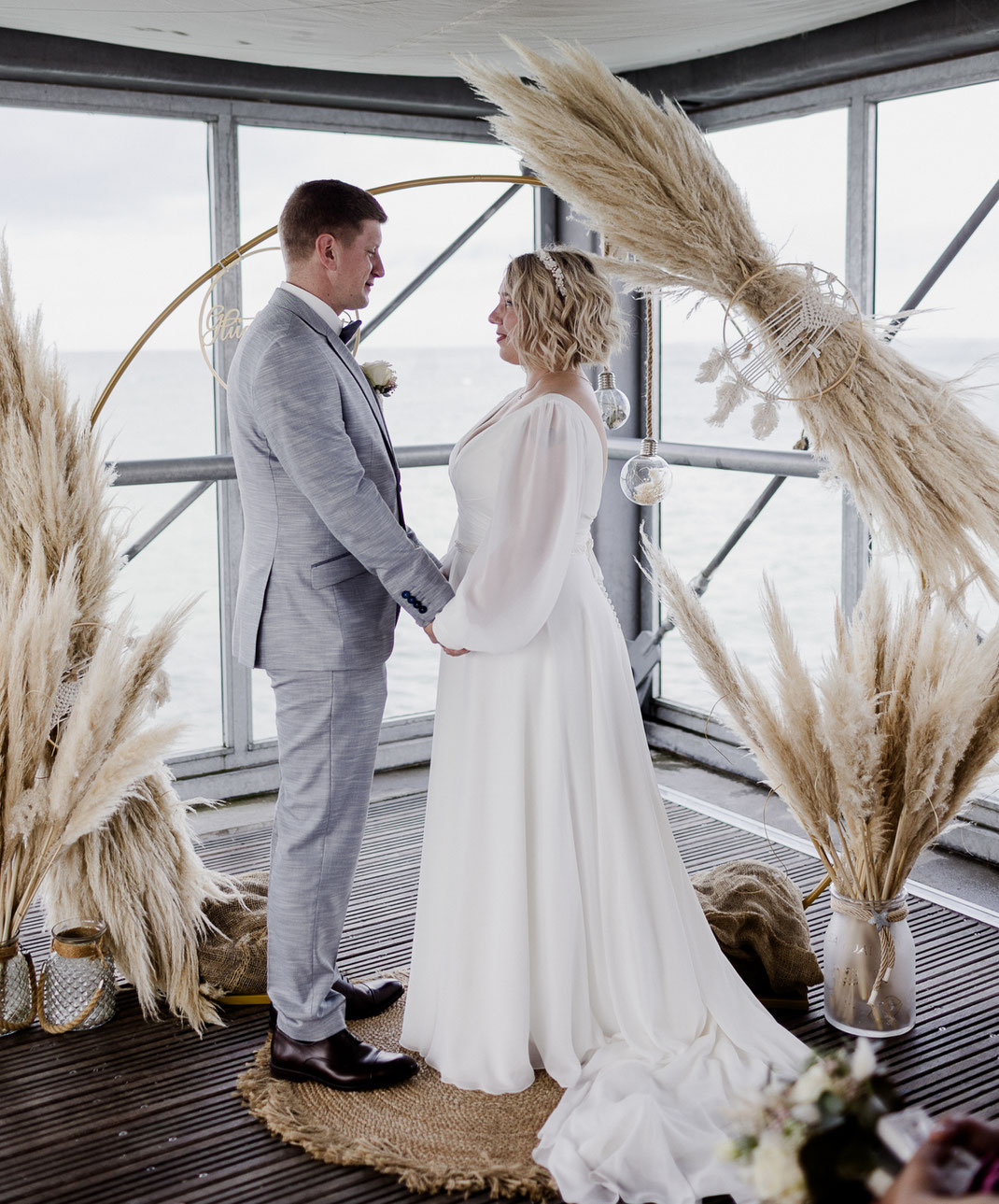 Hochzeit oldenburg, Hochzeit nordsee, Hochzeit ostsee, inselhochzeit, hochzeit stuhr, hochzeit fehmarn, strandhochzeit, hochzeitsfotograf bremen, heiraten bremen, hochzeit 2026, hochzeitstrend, Heiligenhafen, nordenholzerhof, gut wahnbek, gut horn
