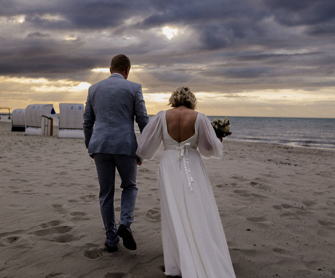 Hochzeit oldenburg, Hochzeit nordsee, Hochzeit ostsee, inselhochzeit, hochzeit stuhr, hochzeit fehmarn, strandhochzeit, hochzeitsfotograf bremen, heiraten bremen, hochzeit 2026, hochzeitstrend, Heiligenhafen, nordenholzerhof, gut wahnbek, gut horn