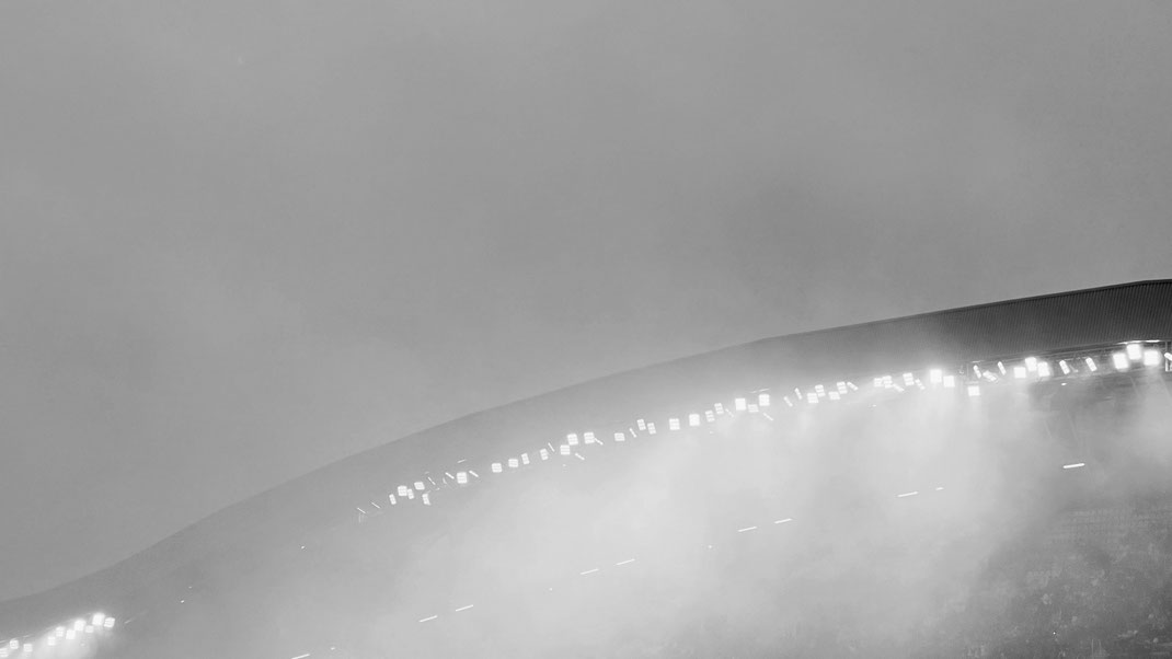 Stade Louis-Fonteneau  -  Haupttribüne im "Nebel"