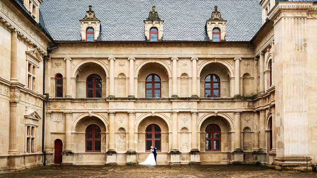 Lot wedding photographer filmmaker couples portraits beautiful chateau france