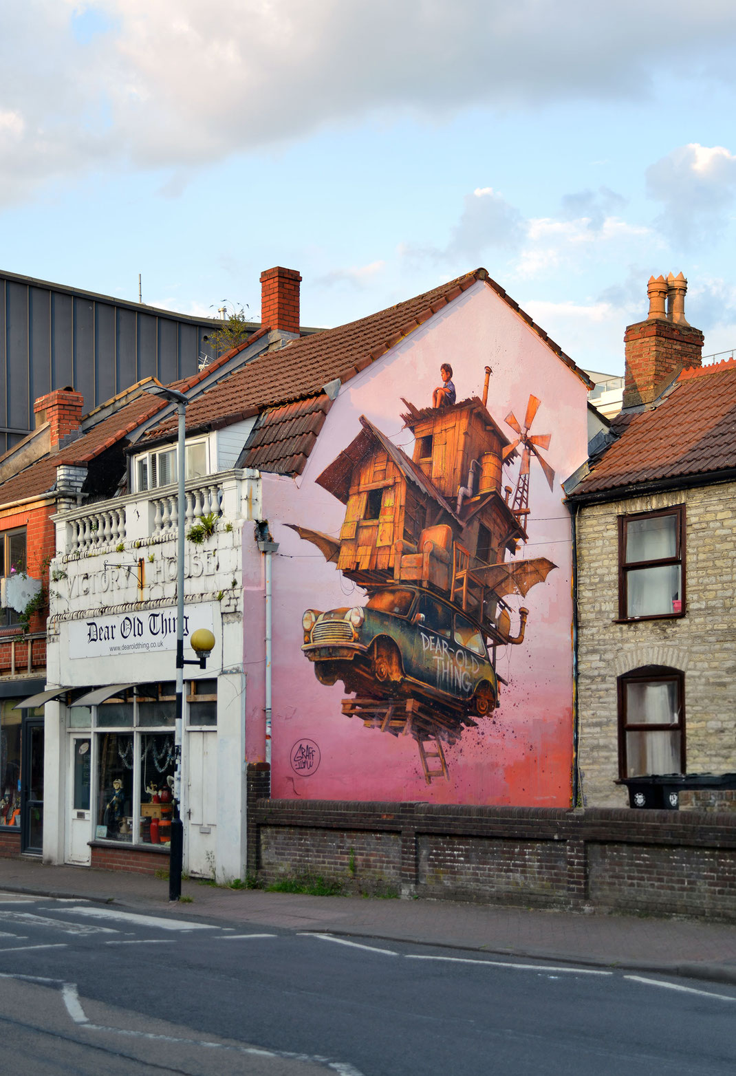 mural art fresque artistique wall art graffiti Upfest festival streetart europe graffiti Bristol UK United Kingdom Royaume Uni graffiti art artist graffmatt french international artist street-art Europe urban art painting streetartcities world painting