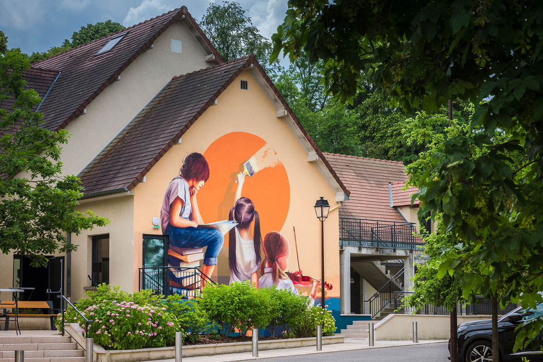 fresque murale streetart à Saint-Germain-en-Laye Fourqueux peinture artiste art urbain graffmatt Paris Streetart festival Dans et sur les murs OASARO street-art enfants culture art découverte