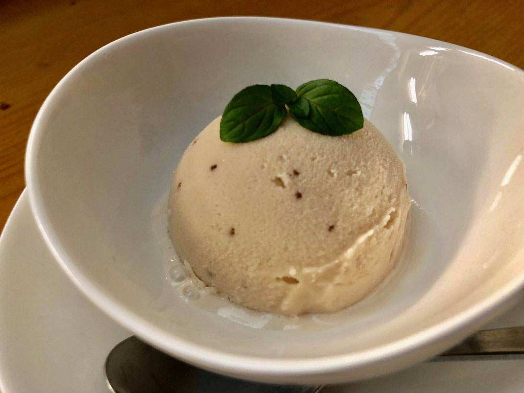 東北応援 いちご杏仁アイス