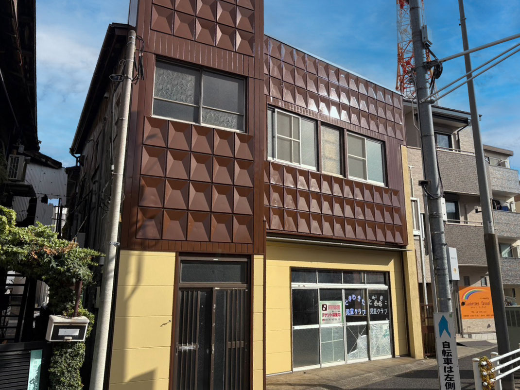 越谷市の塗装業者が外壁を塗装した店舗用建物｜塗替え完了後（アフター）