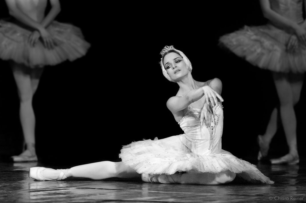 Servizi fotografici, servizi video per la danza e il teatro, saggi, eventi fotografia outdoor, balletto, ballerine e ballerini, videomaker, video danza, videodance, screendance. anna ivanova lago dei cigni swan lake