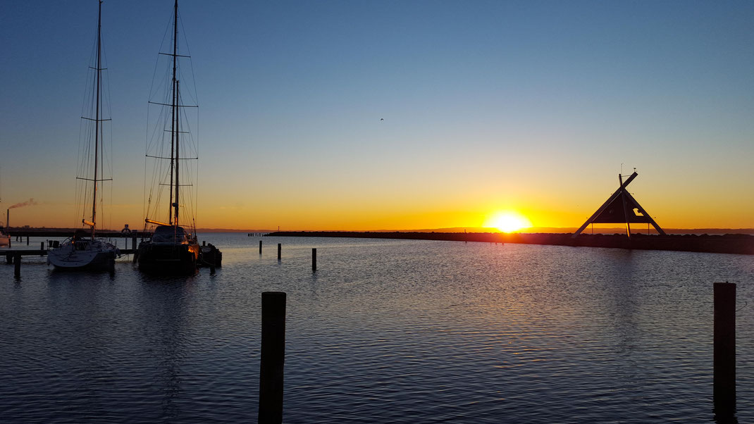 Egaa Marina bei Sonnenaufgang