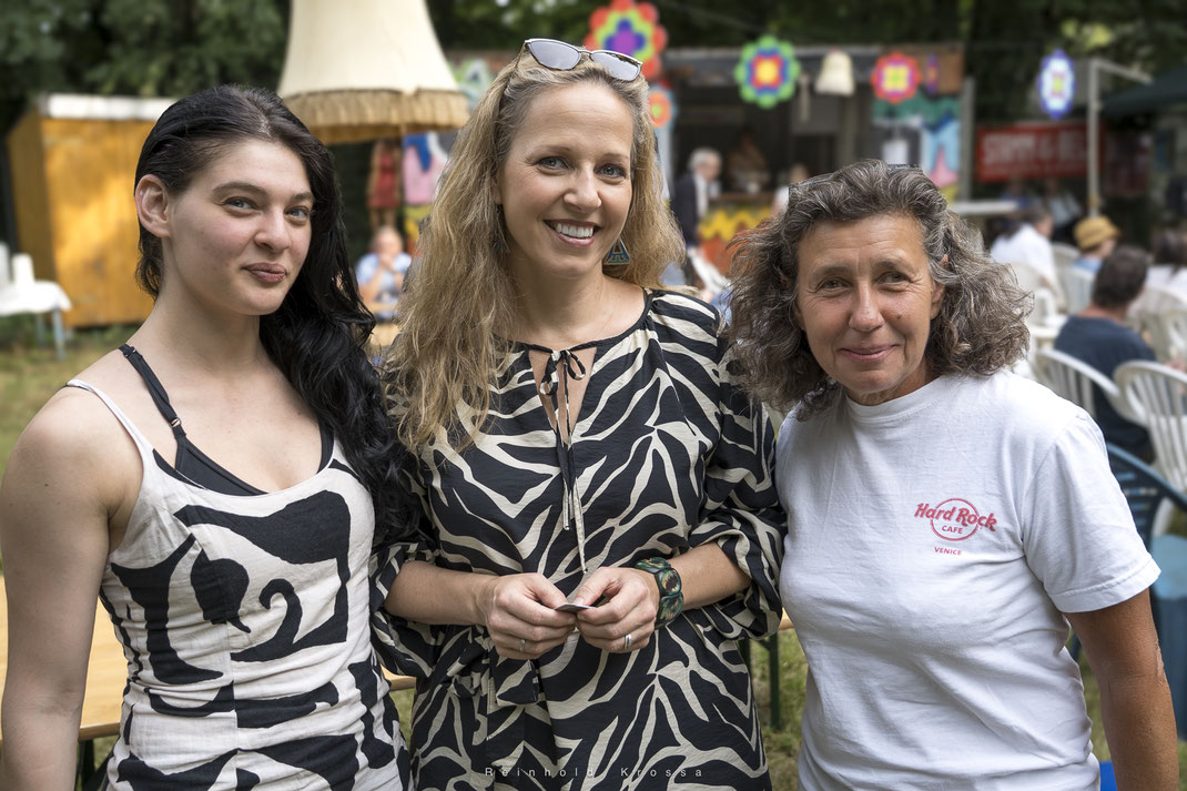 Von links Nicole Memoli (Tanz), Veronika Haller (Gesang) und Rita Krossa