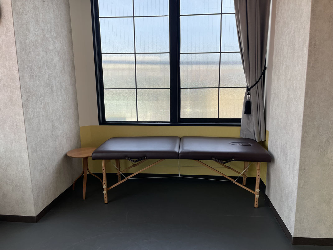 施術ベットが使える個室サロンとして利用できます。