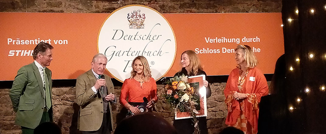 Gartenbuchpreis 2023 auf Schloss Dennenlohe mit Baron Robert von Süsskind und Baronin Sabine von Süsskind, Dr. Stihl, Frau Stihl und Moderatorin Eva Grünbauer