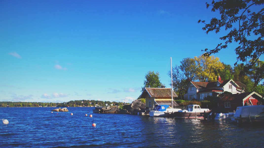 vaxholm suède bigousteppes archipel mer ciel bleu cabane bateaux