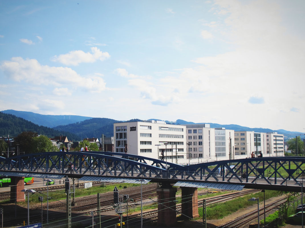 allemagne fribourg pont bleu rails gare tram train