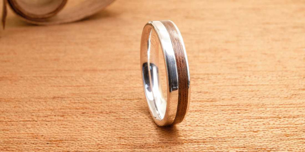 Silberring mit breitem Rand & Holzeinlage aus Mahagoni | Ringbreite 4,5mm, breiter Rand 2mm