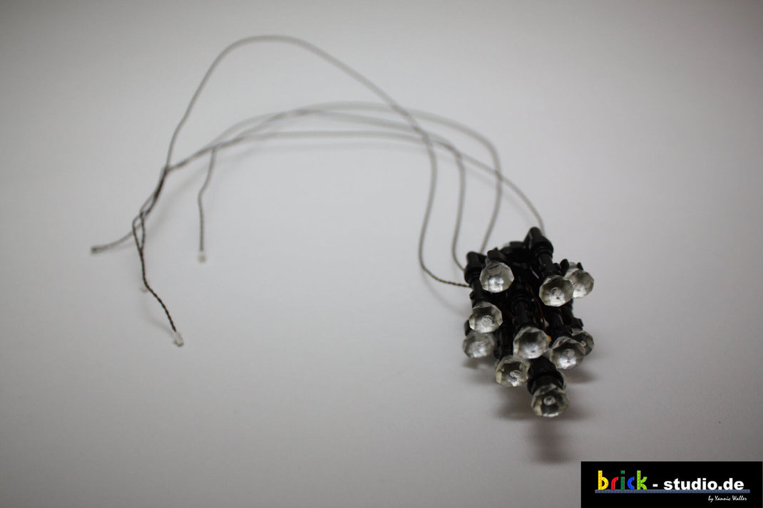 Kronleuchter mit 4 LEDs