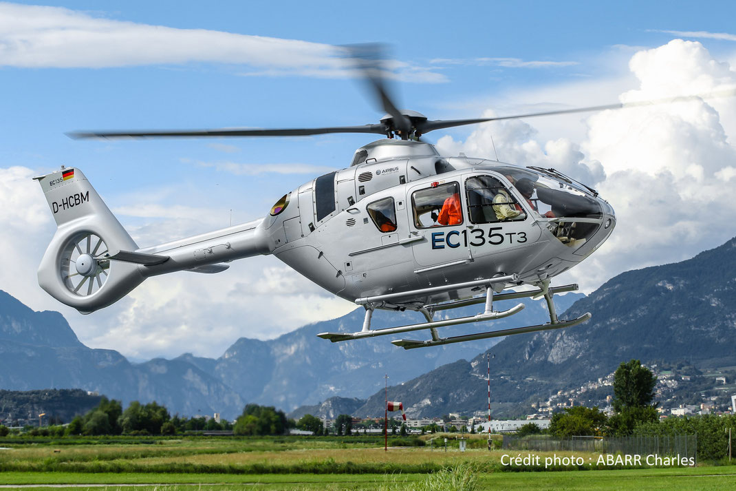 Hélicoptère Ecureuil H135 (anciennement Eurocopter EC135, bi-turbines)