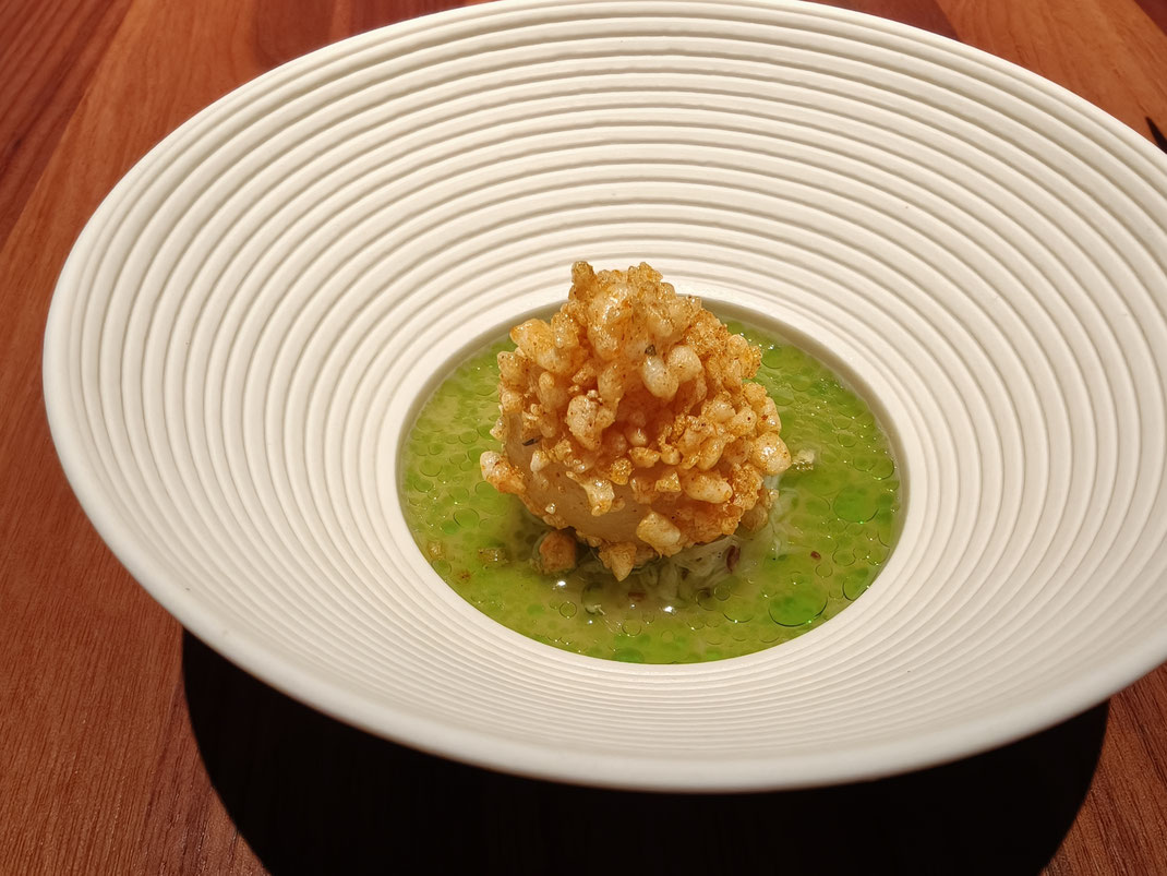 das Kartoffelknödel mit Kraut. Einmal optisch ganz anders serviert. Lovely!!!