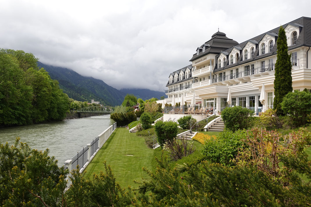 Das Grand Hotel Lienz - und das Schloss Bruck im Hintergrund links.