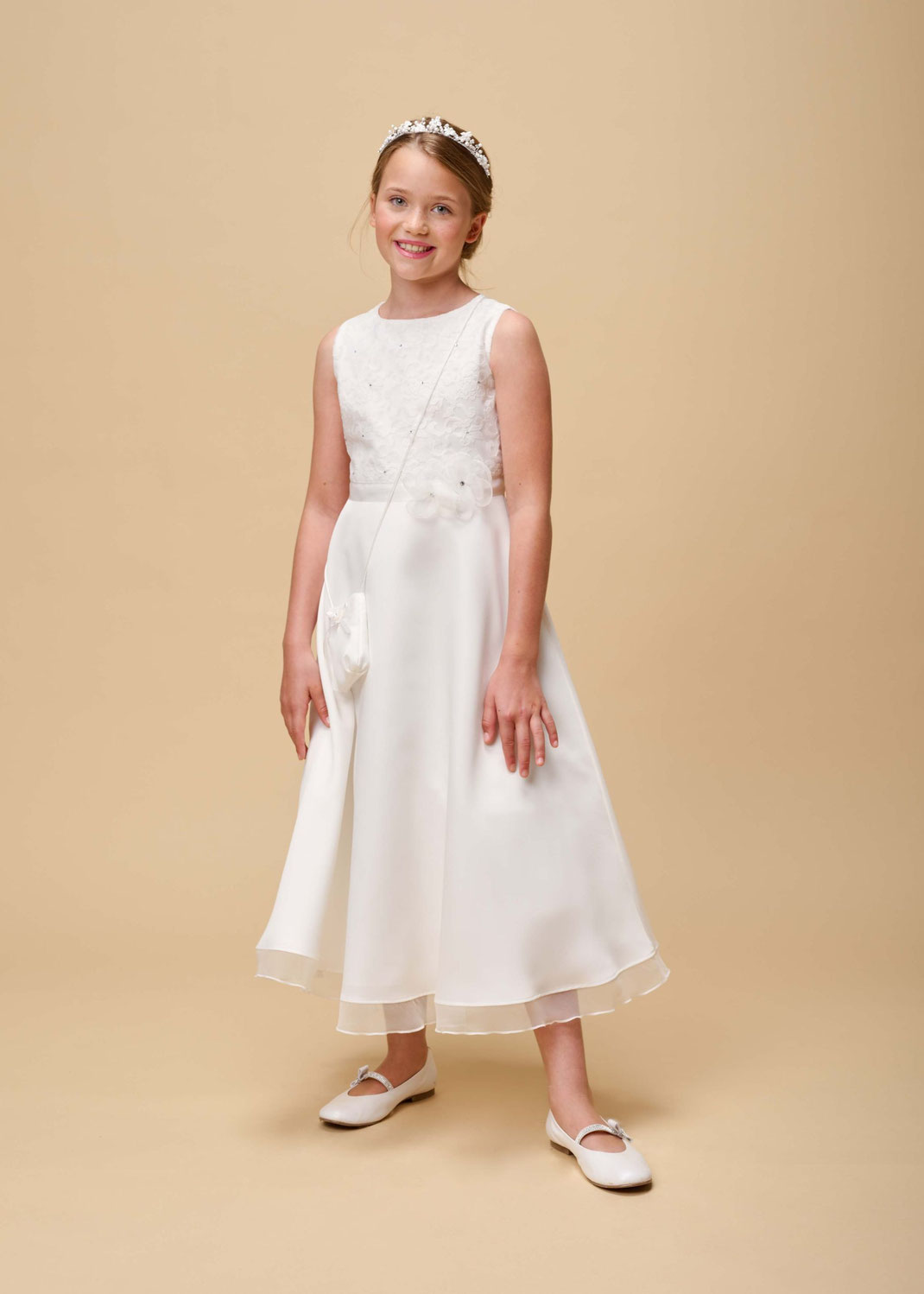 Mädchen mit Kommunionskleid von Weise Kommunion