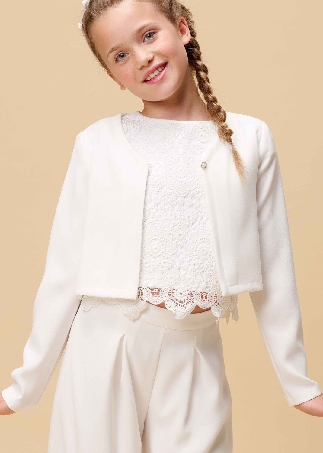 Mädchen mit Jacke und Kommunionskleid von Weise Kommunion