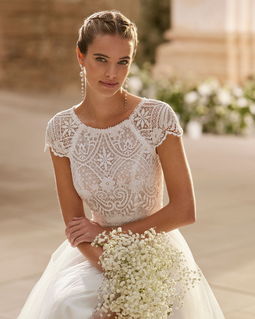 Brautkleider der Alma Novia Kollektion 2025