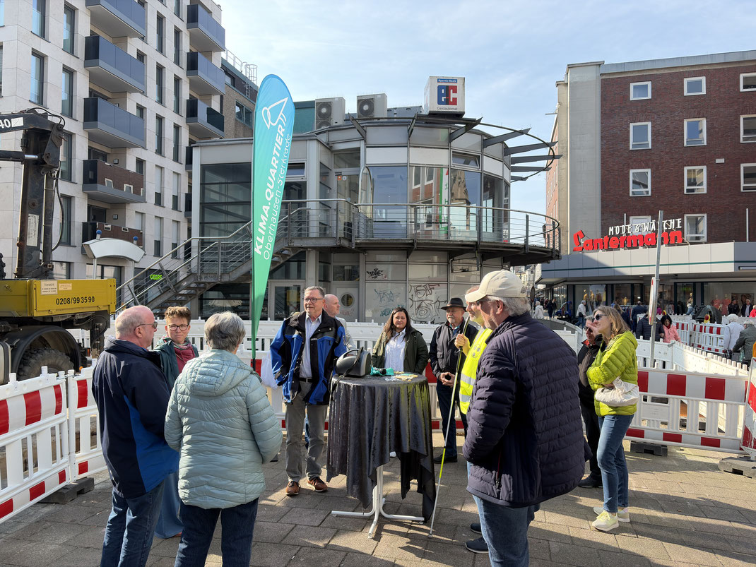 Foto vom letzten Bauzaungespräch vor dem Center Point. 