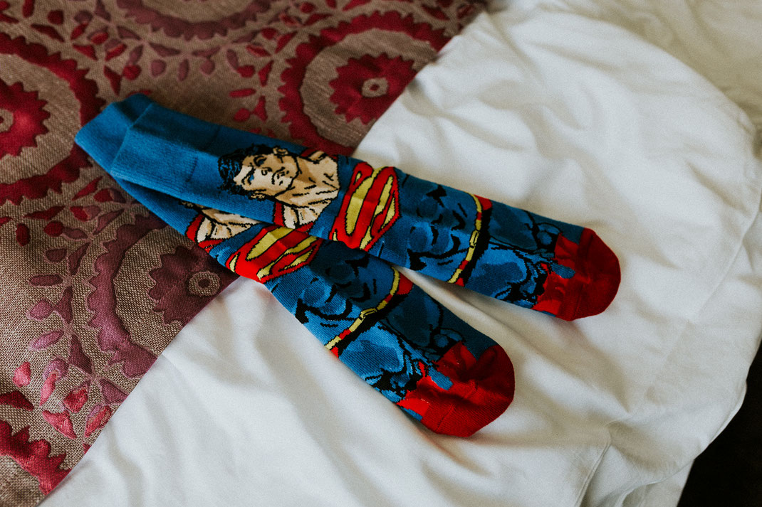 Superman-Socken für den Bräutigam