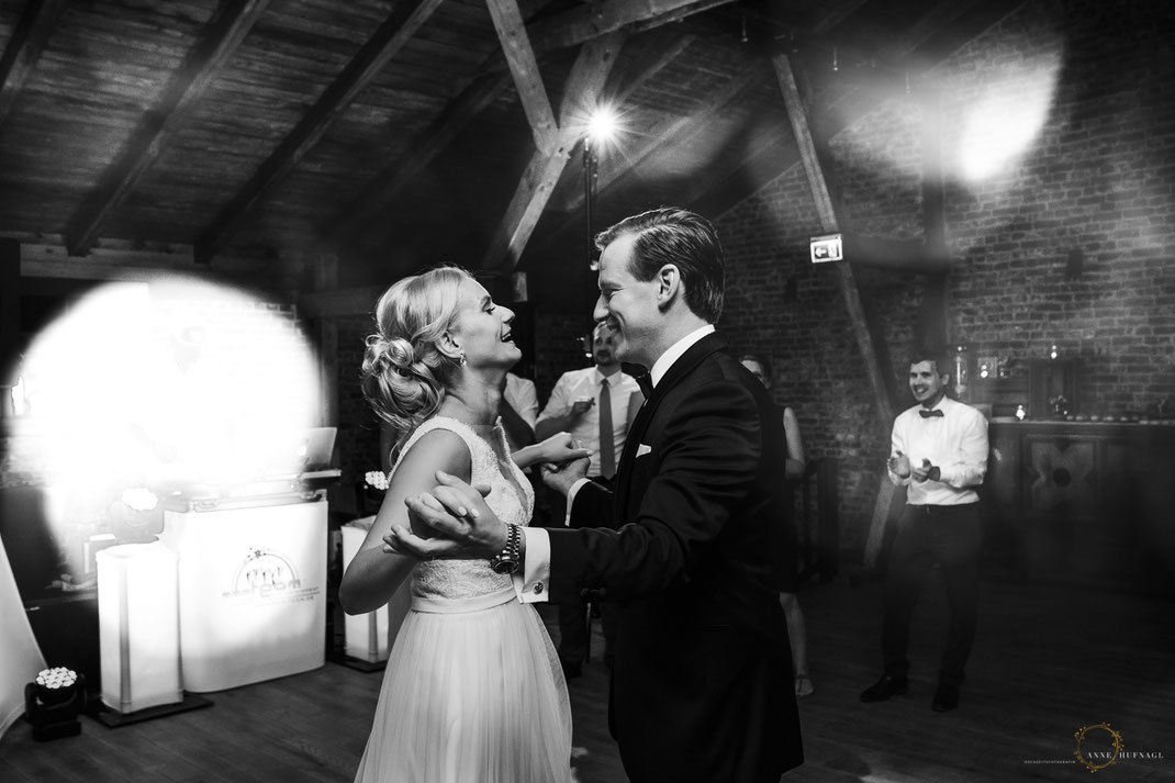 Foto vom Eröffnungstanz bei dieser wunderschönen Sommerhochzeit
