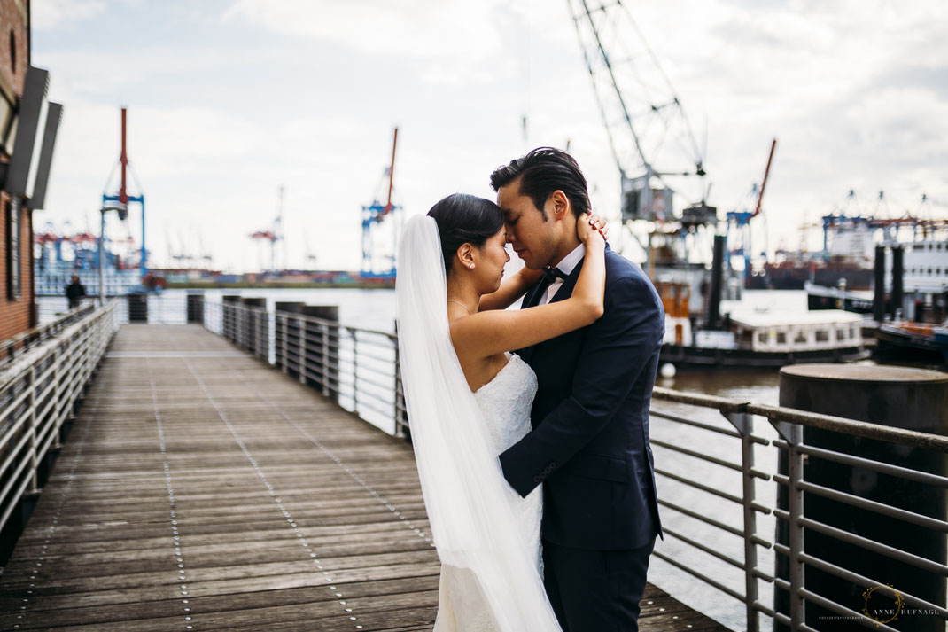 Brautpaar Fotos Övelgönne // Hochzeitsfotografin Anne Hufnagl aus Hamburg 77 Kontakt: anne@romanticshoots.de