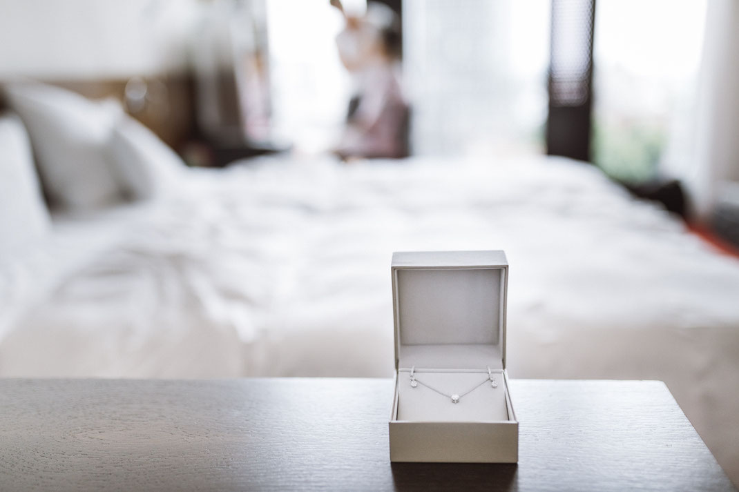 Brautschmuck | Getting Ready | Hochzeitsfoto von Anne Hufnagl | Hochzeitsreportage
