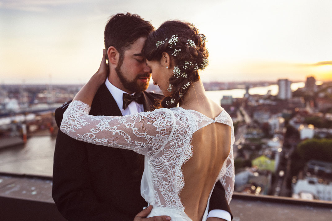 Paarfotos Hochzeitspaar Sonnenuntergang Hamburg