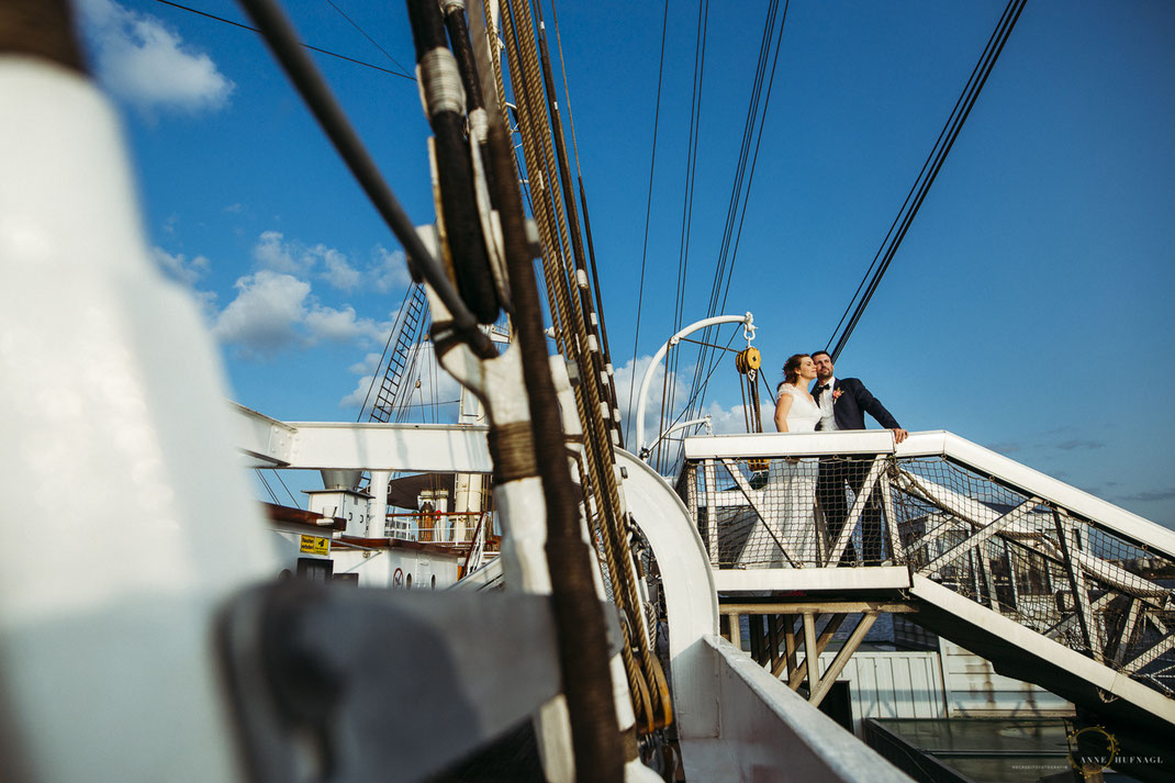 Hochzeitspaar-Fotos Rickmer Rickmers // Fotografin: Anne Hufnagl // Kontakt: www.romanticshoots.de