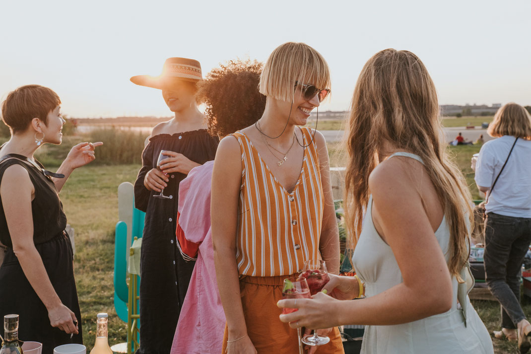 Influencer Event Berlin Tempelhofer Feld this is jane wayne blogger Vincent Aperitif Gretchen Gin Content Creation Food and Beverage Nadine Kunath Fototgrafin Berlin Brandenburg 