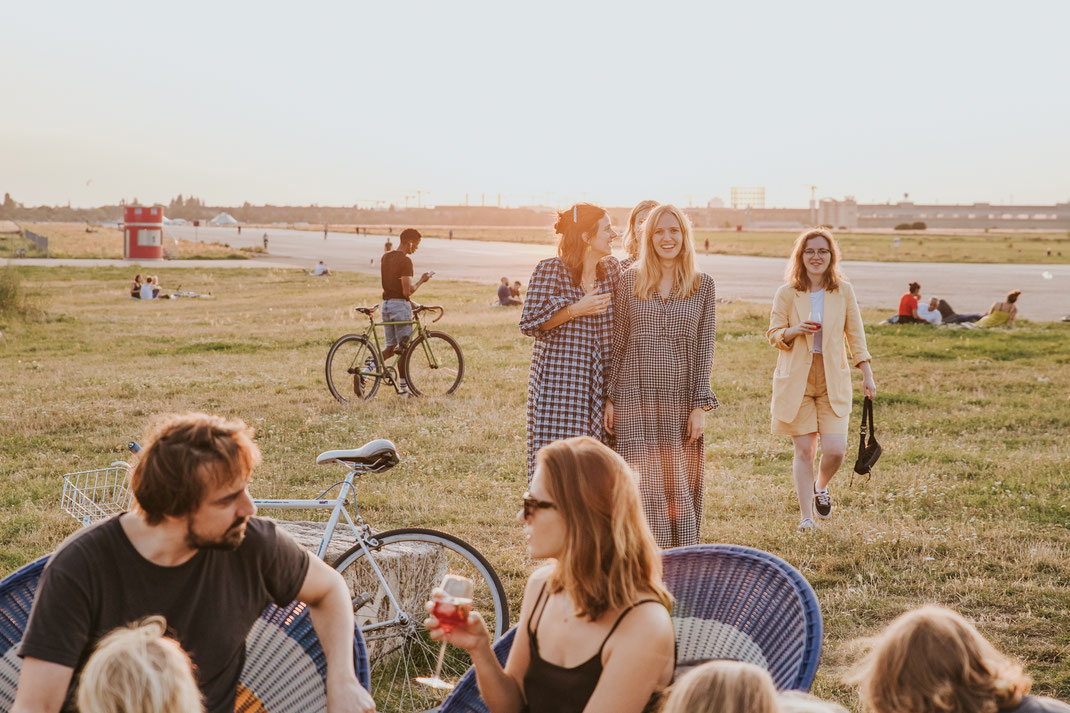 Influencer Event Berlin Tempelhofer Feld this is jane wayne blogger Vincent Aperitif Gretchen Gin Content Creation Food and Beverage Nadine Kunath Fototgrafin Berlin Brandenburg 