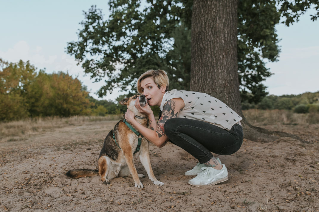 verrücktes Portraitshooting mit Hund Streunertreffen im Erpetal des Tierschutzverein Streunerhilfe Bulgarien e.V. Hundefotografie Berlin Tierfotografie Fotografin Erfahrungsbericht Auslandstierschutz Hunde aus dem Ausland Bulgarien