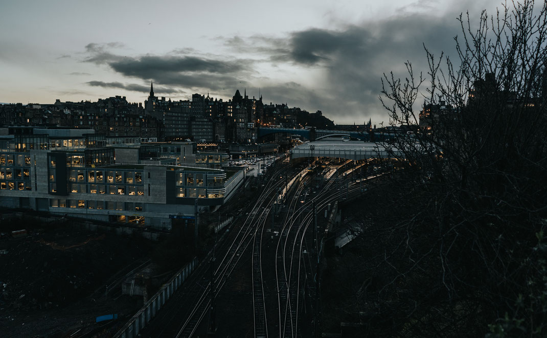 Panorama Edinburgh Nadine Kunath Bahnhof günstig reisen Schottland Fotografin Berlin