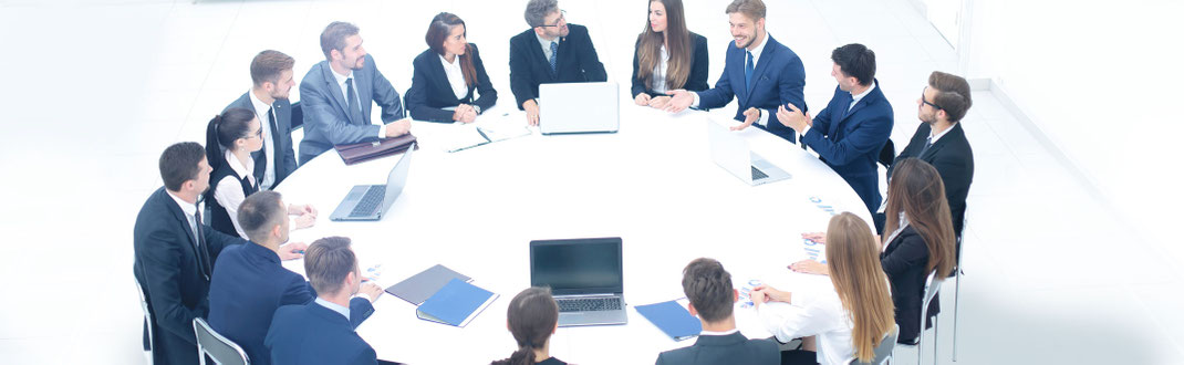 The executive circle meets regularly to share information about the current state of crisis management.