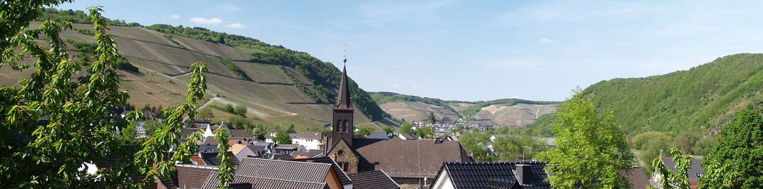 Das Ahrtal mit Sicht von Rech Richtung Dernau