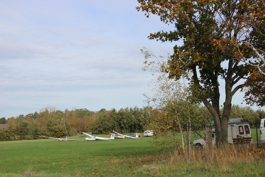 Startaufbau - es kann losgehen. Starker Wind aus Südwest - Herbst eben!