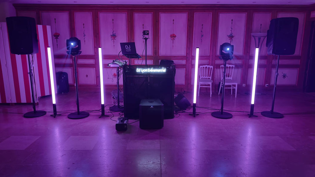 Installation DJ Lyon Evénementiel avec sonorisation et éclairage professionnel 