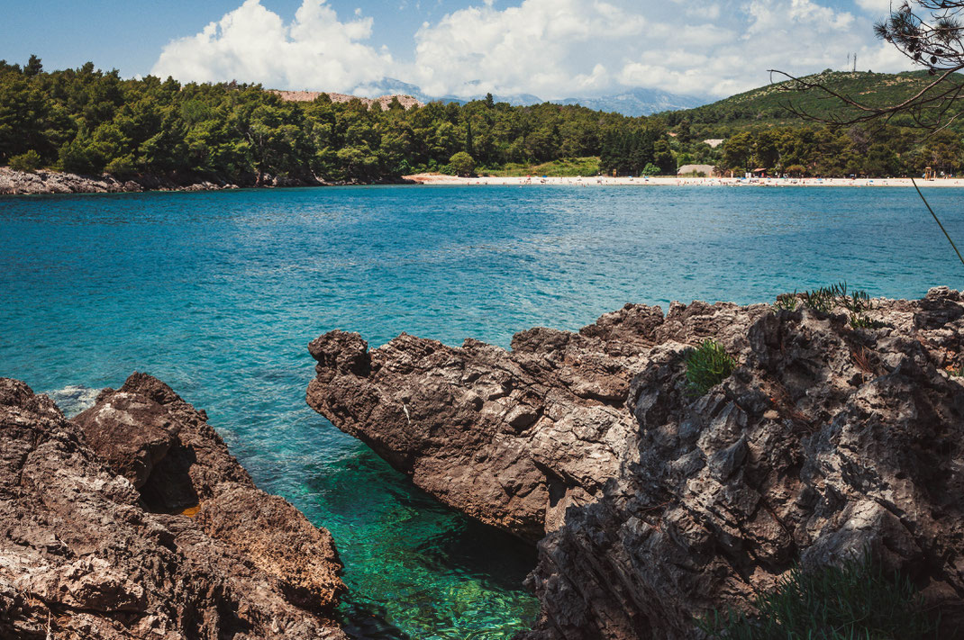 Pržno Plavi Horizonti Strand an der Küste von Montenegro kostenlos herunterladen