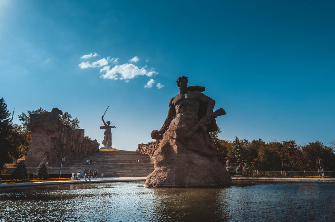 Die Monumente erinnern an den Zweiten Weltkrieg kostenlos herunterladen