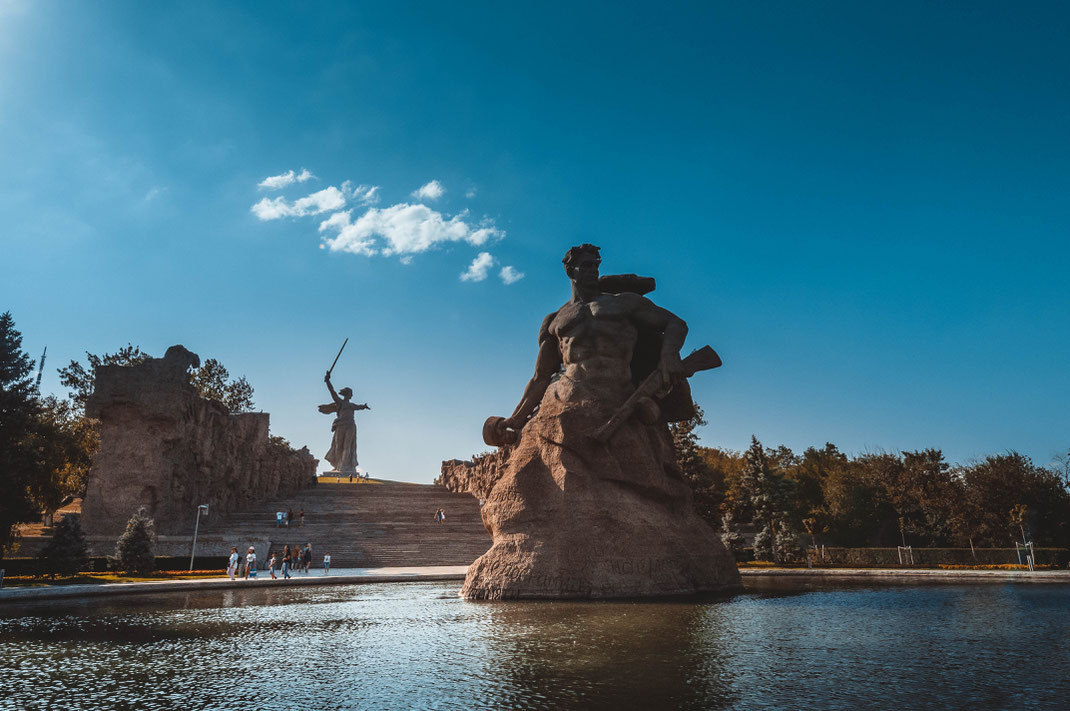 Die Monumente erinnern an den Zweiten Weltkrieg kostenlos herunterladen