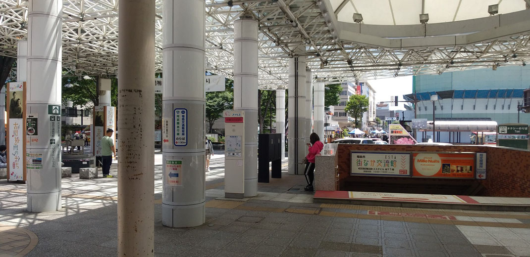 古関裕而のふるさと福島駅前はコンサートの広場として賑わっている。