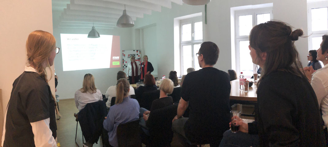Unterschied & Macher | Begrüßung beim Meetup der Digital Media Women zum Thema New Work und Innovation