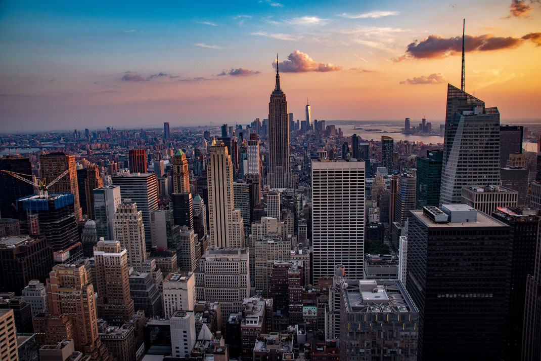 Geschichte der Wolkenkratzer von New York. Blick über die Wolkenkratzer von Manhattan, New York City, USA