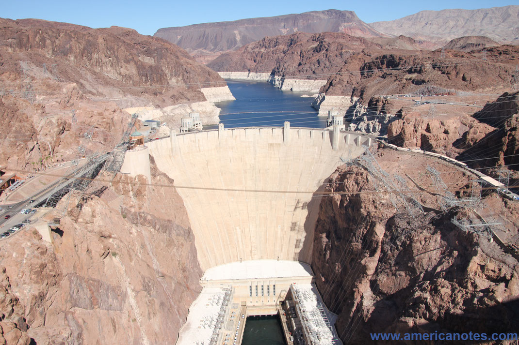 Sehenswürdigkeiten und Reisetipps für Nevada. Hoover Dam bei Lake Mead.