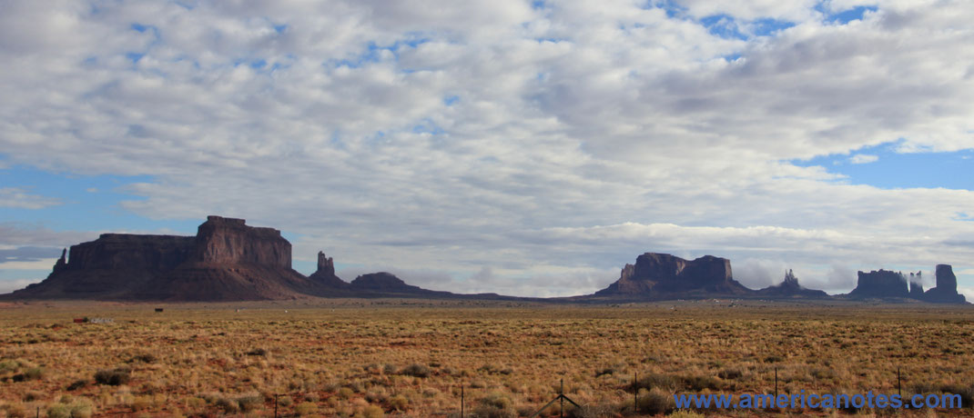 Monument Valley im Navajo Reservat Reisetipps und Sehenswürdigkeiten. 