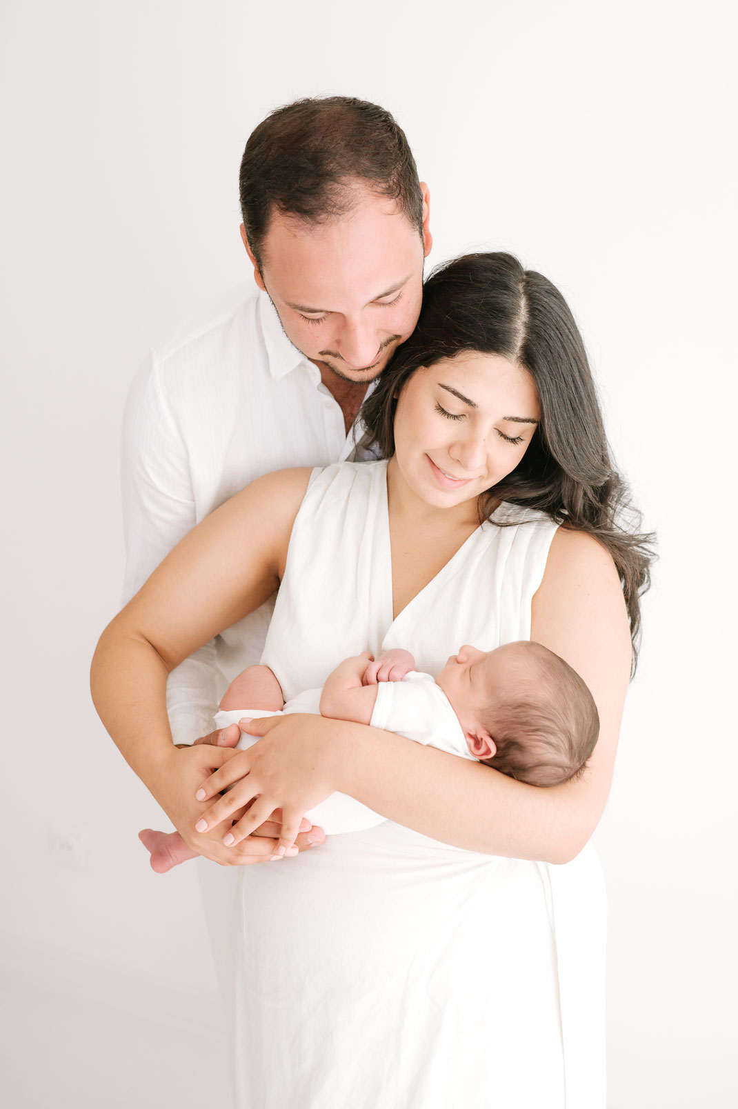 seance photo naissance au studio Brignoles - photographe de naissance au naturel et épuré - Le Val / Brignoles / Saint maximim la sainte baume / photographe naissance var 